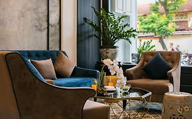 Khách sạn Golden Rooster